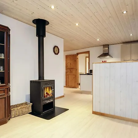 6 Person In Laeso-by Traum